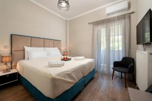 Tempat tidur dalam kamar di Aria apartment in the heart of Corfu city
