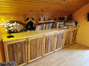 Biblioteca nella casa vacanze