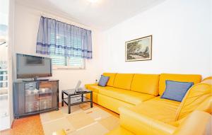 Televízia a/alebo spoločenská miestnosť v ubytovaní Holiday Home Ston 1 + 11 fotografií