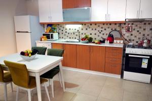 Una cocina o zona de cocina en Zenofon Residence Trabzon