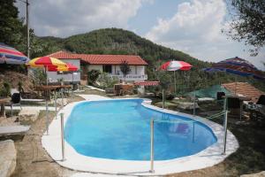 Bazén v ubytování Vila Sofia Gllava - Resort nebo v jeho okolí