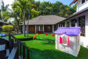 Phi Phi Holiday Resort, Leam Tong Beach的儿童游玩区