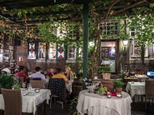 Restaurace v ubytování Hotel Au Quartier