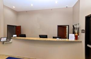 Lobbyn eller receptionsområdet på Cobblestone Inn & Suites - Monticello