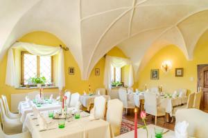 Reštaurácia alebo iné gastronomické zariadenie v ubytovaní Putzenhof Appartements