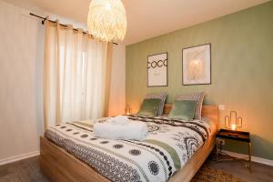 Ένα ή περισσότερα κρεβάτια σε δωμάτιο στο Le Nid Cosy - En plein coeur de Sélestat +41 φωτογραφίες