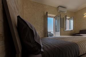 A bed or beds in a room at La Casa di Sara
