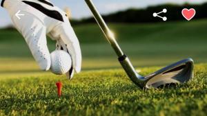 a person hitting a golf ball with a club at Bungalow con piscina Maspalomas in Maspalomas