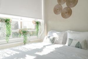 Cama ou camas em um quarto em Eunoia suite beautiful living in the heart of Athens