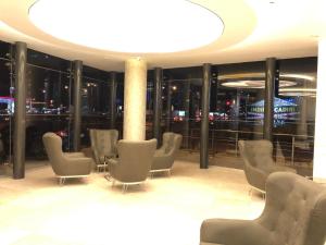 A seating area at Le Luxe Suites Hotel & Spa