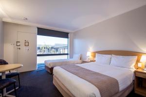 Postel nebo postele na pokoji v ubytování Sunshine Motor Inn