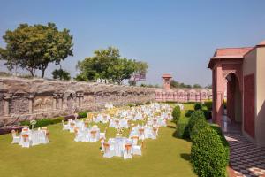 Orchha Palace and Convention Centre外面的花园