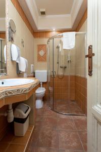 Koupelna v ubytování Illés Hotel