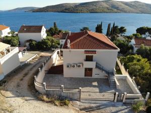 A bird's-eye view of Sea View