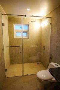 Kylpyhuone majoituspaikassa Bellevue Luxury Apartments Nathia Gali