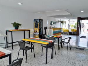 Bona Vida Hotel餐厅或其他用餐的地方
