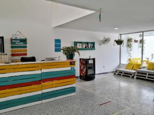 Bona Vida Hotel的休息区