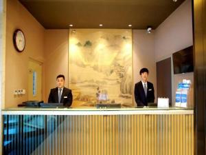 Jinjiang Inn Select Songyuan Youth Street Branch tesisinde çalışanlar