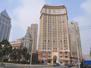 a large building in a city with tall buildings at Jinjiang Inn Select Xuzhou High-speed Railway Huaihai Huanqiugang Branch in Xuzhou +14 photos