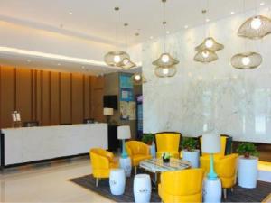 a lobby with yellow chairs and a table and a counter at Jinjiang Inn Select Jining Huoju South Road Branch in Jining +8 photos