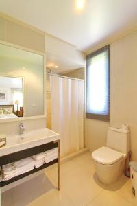Phòng tắm tại Koh Chang Beach Front 5 Bedroom Villa