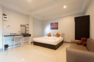 J2 Residence Chiang Rai客房内的一张或多张床位
