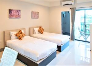 J2 Residence Chiang Rai客房内的一张或多张床位