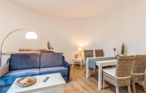 Posezení v ubytování 2 Bedroom Beautiful Home In Otterndorf