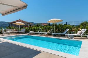 Πισίνα στο ή κοντά στο Marula holiday home - with heated pool