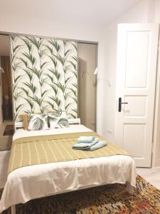 Llit o llits en una habitació de Apartament w kamienicy Przy Plantach