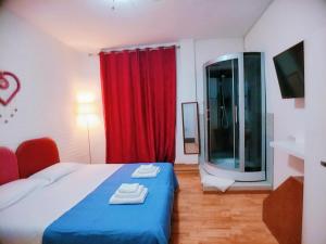 a hotel room with a bed and a television at Ciclamino Siracusa in Syracuse