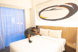 Giường trong phòng chung tại Enso Hotel