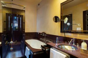 Um banheiro em Ca' Pisani Hotel