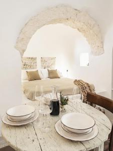 a dining room with a table and a bed at Trulli Del Bosco in Alberobello