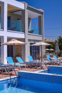 Бассейн в Alonaki Resort или поблизости