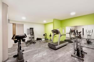 Fitness centrum a/nebo fitness zařízení v ubytování H4 Hotel Leipzig