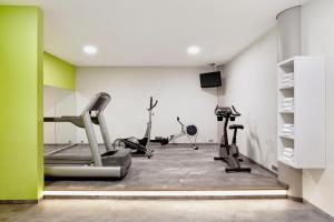 Fitness centrum a/nebo fitness zařízení v ubytování H4 Hotel Leipzig