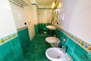 Ein Badezimmer in der Unterkunft Hotel Villa Pandora