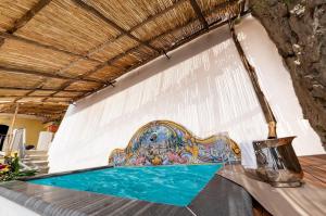 Der Swimmingpool an oder in der Nähe von Hotel Villa Pandora