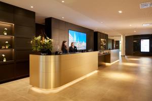 The lobby or reception area at H4 Hotel Leipzig