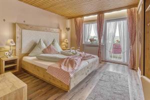 Katil atau katil-katil dalam bilik di Zum singenden Musikantenwirt