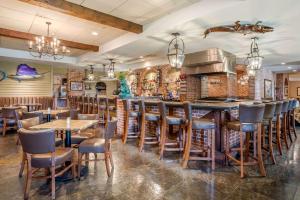 A restaurant or other place to eat at Clarion Inn Conference Center Gonzales