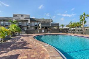 a swimming pool in front of a building at Rodeway Inn Clearwater-Dunedin in Clearwater