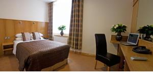 Letto o letti in una camera di Blooms Hotel