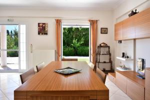Η κουζίνα ή μικρή κουζίνα στο Villa Jolie Corfu Roda