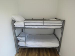 Postel nebo postele na pokoji v ubytování Donegal Wild Atlantic Hostel + 9 fotografií