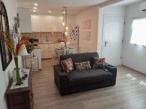 Kuchyňa alebo kuchynka v ubytovaní Lagunillas Travel Apartment BY NAMASTE ELITE