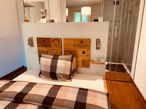 Letto o letti in una camera di Hotel Krone Sihlbrugg