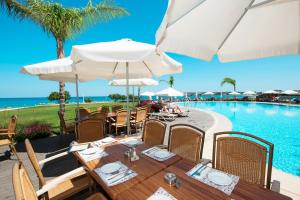
A restaurant or other place to eat at Mythos Beach Resort

