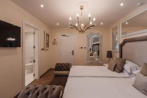 Ένα ή περισσότερα κρεβάτια σε δωμάτιο στο Osborne Hotel